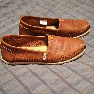 Toms Men's Tan Leather Slip-On Loafers